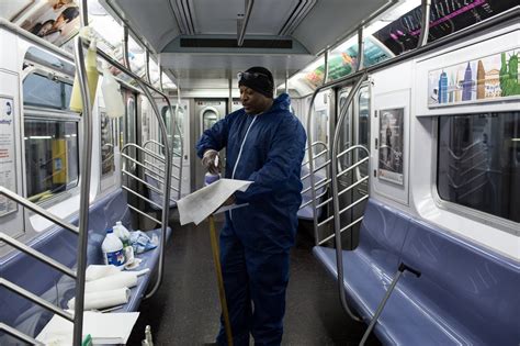 New York Today The Land Of Squeaky Clean Subway Cars The New York Times