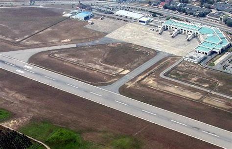 Because of sultan ismail petra airport's relatively low elevation of 16 feet, planes can take off or land at sultan ismail petra in addition to being known as sultan ismail petra airport, other names for kbr include لاڤڠن تربڠ سلطان اسماعيل ڤيترا and lapangan terbang sultan ismail petra. Kerja Naiktaraf & Pembesaran Lapangan Terbang Sultan ...