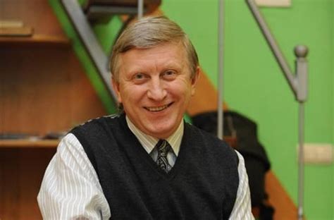Choreographer, studio owner, dance competitions and shows producer, company director most of all i'm a father, husband and just a good fun guy. Сегодня день рождения празднуют известный актер Владимир ...