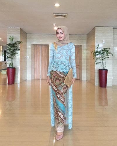 Ada baju kondangan muslim syar'i couple pernikahan brokat batik terbaru. Baju Kondangan Simple - Galeri Busana dan Baju Muslim