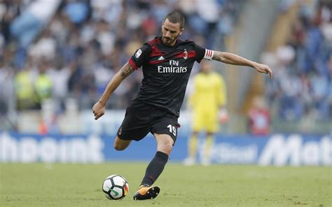 Ecco la reazione dei tifosi juventini. Bonucci horror, i tifosi del Milan si scagliano contro l ...