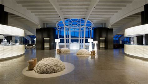 Modern Small Hotel Lobby Design Ideas