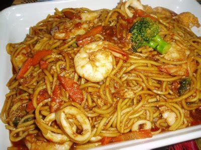 Mie kuah memiliki rasa yang gurih, dengan kuah yang dapat menyegarkan dan foto: MEE GORENG BASAH | NuRuL COOkiNg WOrld