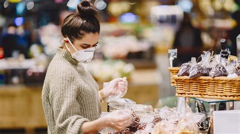 Veja o que reabre a 19 de abril e quais as regras em vigor nos espaços abertos ao público. DESCONFINAMENTO: PORTUGUESES COM RECEIO DE COMER FORA, FAZER GINÁSIO E ANDAR DE TRANSPORTES - DO it!