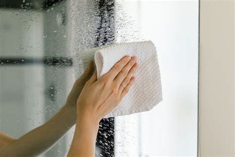 Jun 07, 2021 · mirrors can very easily and noticeably build up gunk, dust, or grime. 10 Household Uses for Rubbing Alcohol