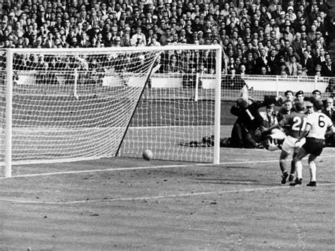 Das erste (als teil der ard ) und das zdf haben sich übertragungsrechte gesichert und werden deshalb die spiele der 24. UNCUT WM-FINALE 1966 DEUTSCHLAND-ENGLAND 2:4 n.V. mit dem ...