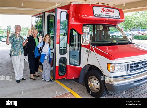 Marriott Airport Shuttle Hi Res Stock Photography And Images Alamy