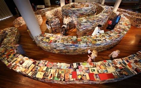 Labyrinth Made From 250 000 Books Labyrinth Maze Installation Art