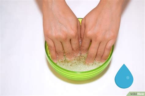 Once the dead skin has softened because of soaking in the water, it can be easily when not saving the world with her articles, she likes to hang around with her siberian husky (because, aren't dogs the best?). De huid rond je nagels gezond maken - wikiHow