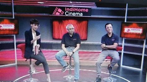 A pocket watch (or pocketwatch) is a watch that is made to be carried in a pocket, as opposed to a wristwatch, which is strapped to the wrist. Rasakan Sensasi Nonton Bioskop di Rumah dengan IndiHome Cinema dari Broadband Telkom