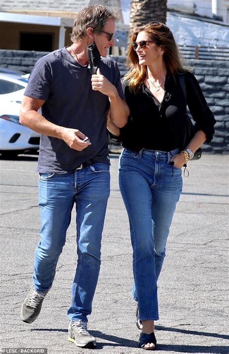 Cindy Crawford And Husband Rande Gerber Look Happier Than Ever As Go Shopping