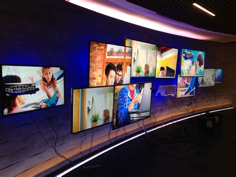 Asymmetrical Videowall For Samsung Brands Showroom By Random