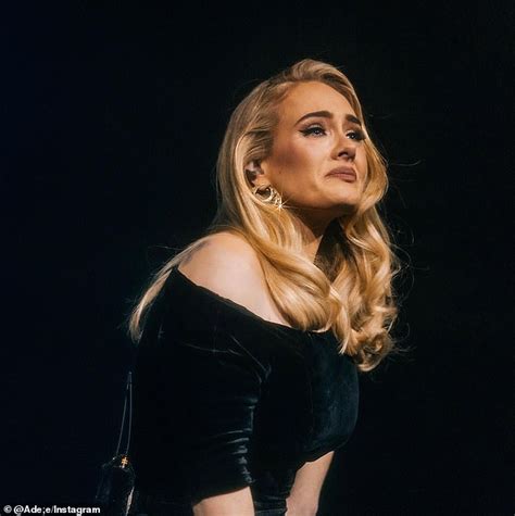 Adele Tells Her Fans To Drink Up As She Cracks Jokes During Las Vegas Performance Daily Mail