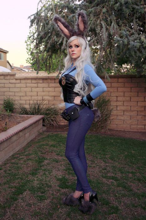 gorgeous girls who are doing cosplay properly 18 pics