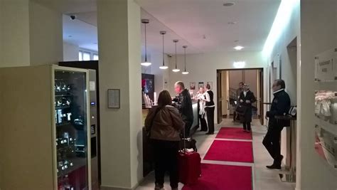 Star g hotel premium dresden in the house altmarkt is a newly opened hotel which welcomes you with varoius room categories. "Rezeption im 1. OG" Star G Hotel Premium Dresden im Haus ...