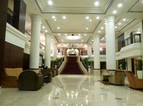 This hotel has facilities measuring 26996 square feet (2508 square meters), including a conference center. Kolam Renang - Picture of Dorsett Grand Subang, Subang ...