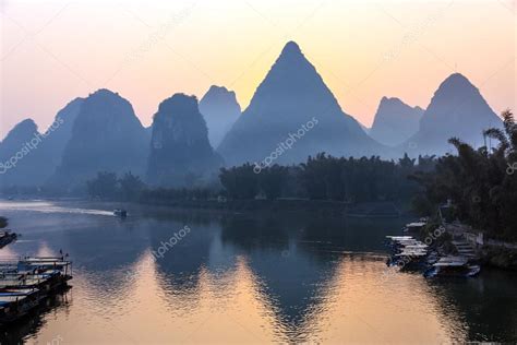 Mountains And River Sunrise View At Guilin City In China — Stock Photo