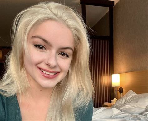 Ariel Winter Shares Selfie With Anti Depressants And Mouth Guard