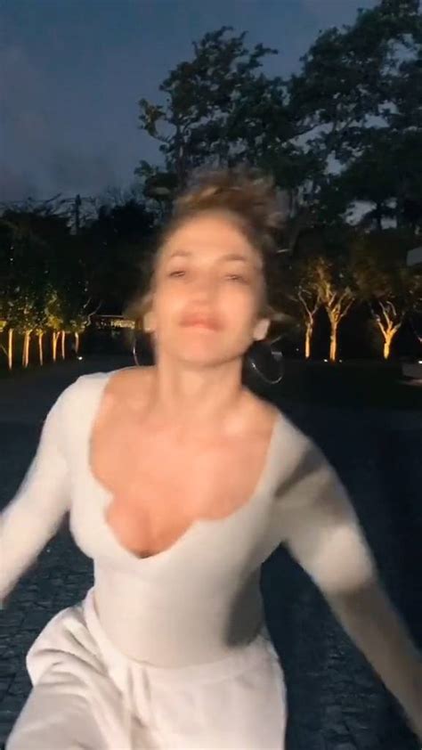 jennifer lopez sexy braless shaking boobs video hot celebs home