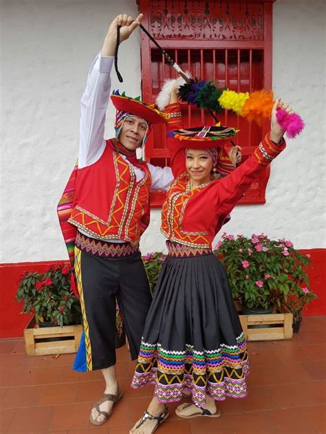 Huayno Baile Y Traje Típico Del Perú Traje Tipico De Peru Vestimenta De Peru Vestidos De Cueca