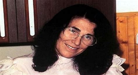 The young laura bonetti was barricaded in the sacristy of a church and threatened to kill herself after learning that gigliola ebe giorgini, called mamma ebe, the woman who was totally entrusted. VIDEO: Il ritorno di mamma Ebe con la pomata miracolosa ...