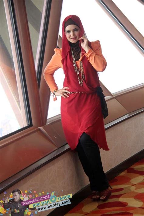Gambar Siti Nurhaliza Di Pelancaran Muzik Video Lagu Galau Sensasi