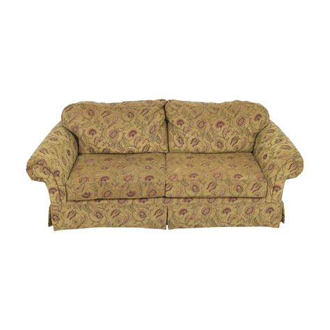 87 Off Broyhill Furniture Broyhill Furniture Two Cushion Skirted