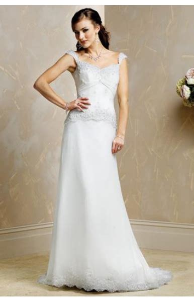 Von diesem eleganten kleid war sie richtig begeistert. Schlichte hochzeitskleider fürs standesamt