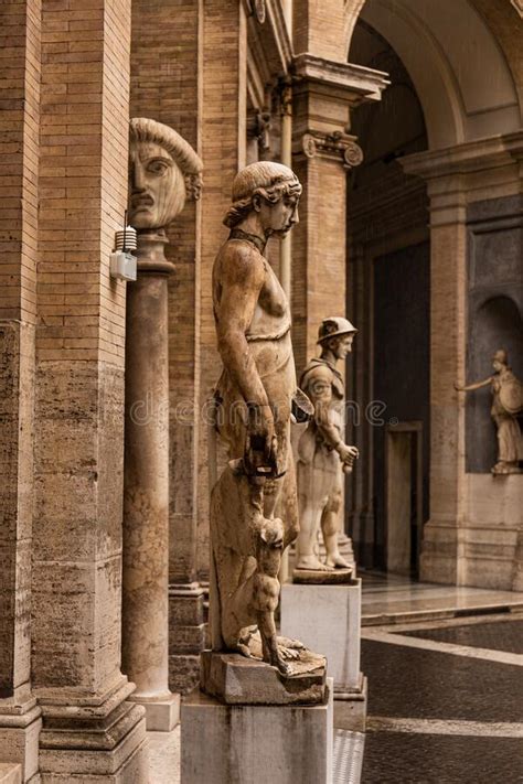 Esculturas Y Estatuas Antiguas Romanas En El Museo Vaticano Imagen