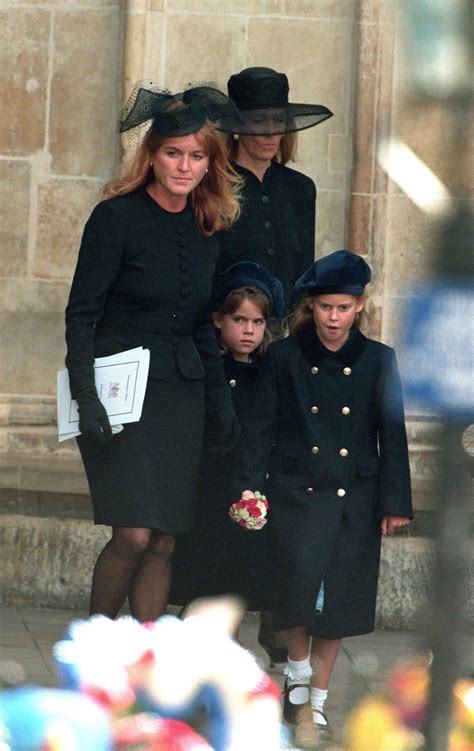 30 Heartbreaking Photos Of Princess Dianas Funeral Princess Diana