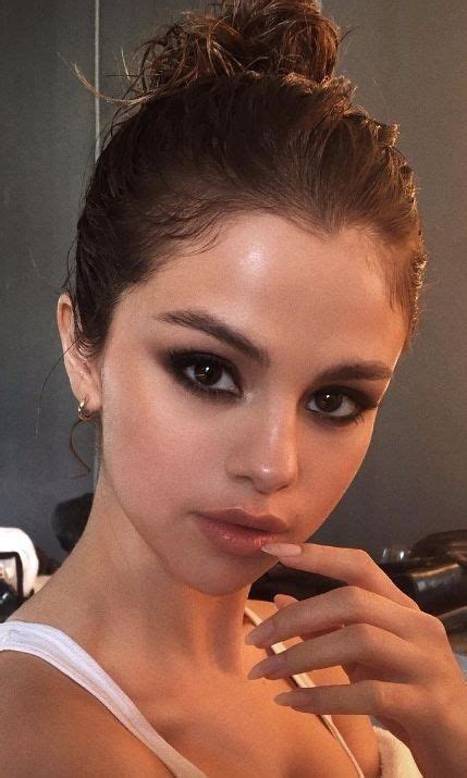 7 Of The Coolest Eye Shadow Looks To Try This Weekend Selena Gomez Makeup Smokey Eye Makeup