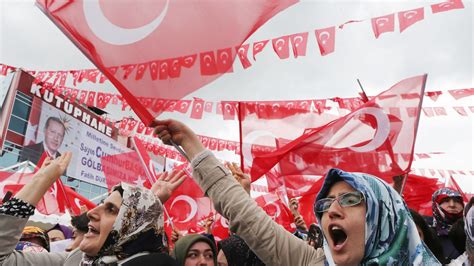 Als jij iets weet dat moet worden onderzocht en onthuld dan ontvangen we graag je informatie en. 54 miljoen Turken mogen vandaag stemmen | RTL Nieuws