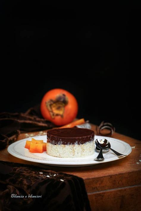 I frutti del caco mela cominciano a maturare a settembre e sono di color giallo tendente all'arancio. Cheesecake di cachi persimon e cacao amaro (vegan e light)