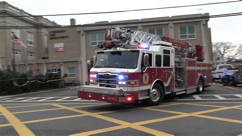 Lyndhurst Nj Fire Department 32 Engine 1 Responding Youtube