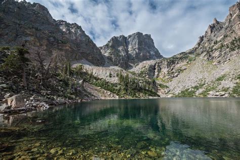 Rocky Mountain With Emerald Green Lake Stock Image Image Of Rocky