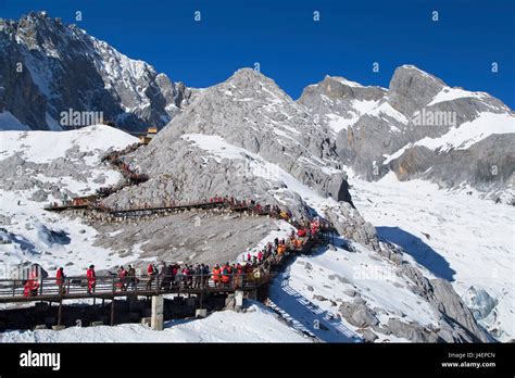 Touristen Auf Jade Dragon Snow Mountain Yulong Xueshan Lijiang