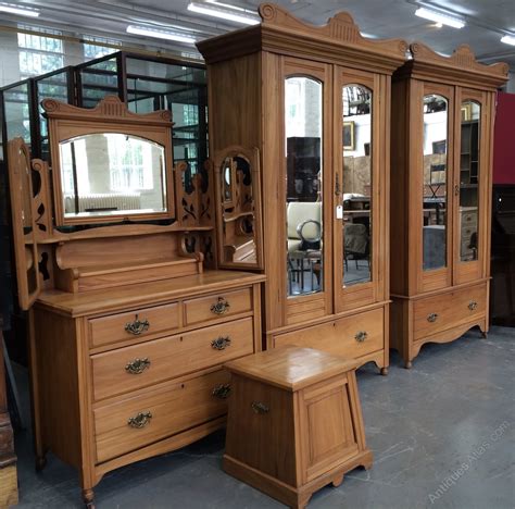 1900 to 1910 is often referred to as the edwardian era. Satin Walnut Edwardian Bedroom Suite - Antiques Atlas