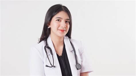 Potret Dokter Cantik Samira Senyum Manisnya Bikin Meleleh Okezone