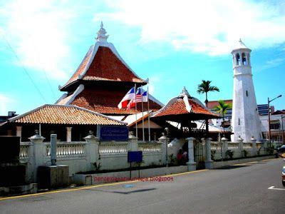 Masjid kampong kling di bandar melaka merupakan salah satu daripada masjid yang tertua di negeri ini gaya rekabentuk sumatera. Masjid Kampung Hulu Melaka....Masjid Yang Berusia 300 ...