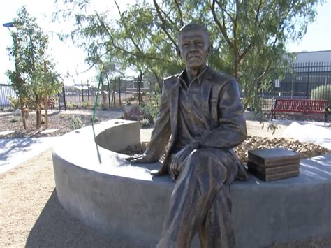 Barack Obama Statue Unveiled In Las Vegas The Independent