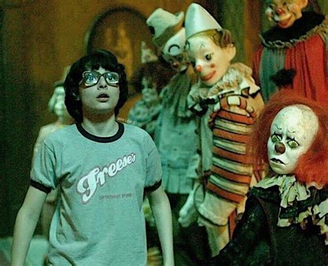 I Love How There Is The Original Pennywise In The Background Stephen King Film Pennywise The