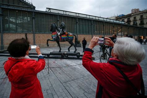 Una Estatua De Franco Revive El Debate Sobre Su Legado En España Español