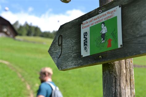 Neben dem dorf umfasst das gemeindegebiet eine vielzahl von naturhighlights: Seceda Wanderung: Von St. Ulrich durch die Panascharte auf ...