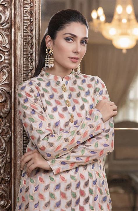 Ayeza Khan In 2020 Beautiful Pakistani Dresses Simple Pakistani