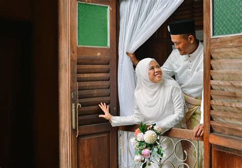Nak… ini rahasia lho… bisikku padanya. Kamu Yang Bernama Suami, Jangan Ingat Kaulah Paling Penat ...
