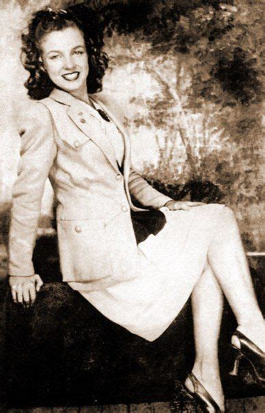 Famous for playing comedic blonde bombshell characters. Задолго до ММ в 2020 г | Мэрилин монро, Мэрилин монро фото ...