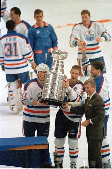 Edmonton Oilers Team Captain Wayne Gretzky Right And Mark Messier