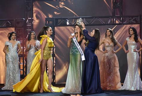 Miss brasil, julia gama, y miss perú, jancik maceta, fueron coronadas como primera y segunda finalistas al final de una ceremonia de tres horas, en la que actuó el cantante puertorriqueño luis fonsi, intérprete del éxito internacional despacito, que cantó vació en un escenario donde estaban las. La colombiana que sueña con ser la nueva Miss Universo ...