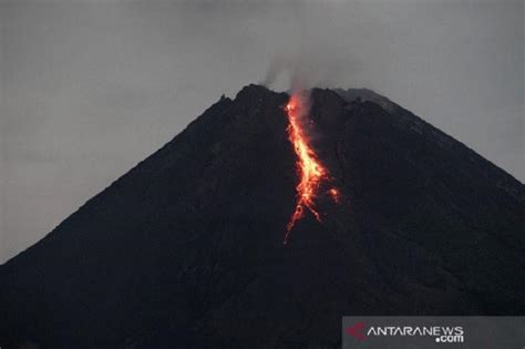 Kali ini akan membahas mengenai gunung meletus. Gunung Merapi Luncurkan Awan Panas ke Hulu Kali Krasak ...
