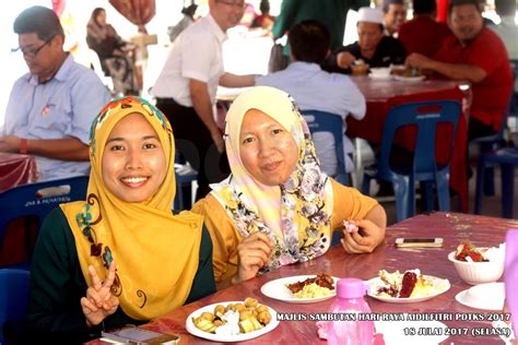 Kerajaan berharap dengan pemberian bantuan khas ini dapat meringankan beban kewangan kepada penawat awam dan pesara bagi persiapan hari raya aidilfitri 2017. Bonus Raya Selangor 2017 : Ucapan Raya Kakitangan Media ...